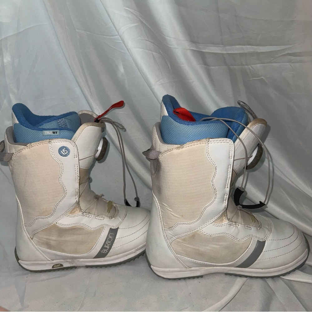 Burton Women’s Snowboarding Boots - Picture 4 of 8